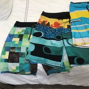 3 for 1 Boardshorts! Quiksilver and rip curl. 32